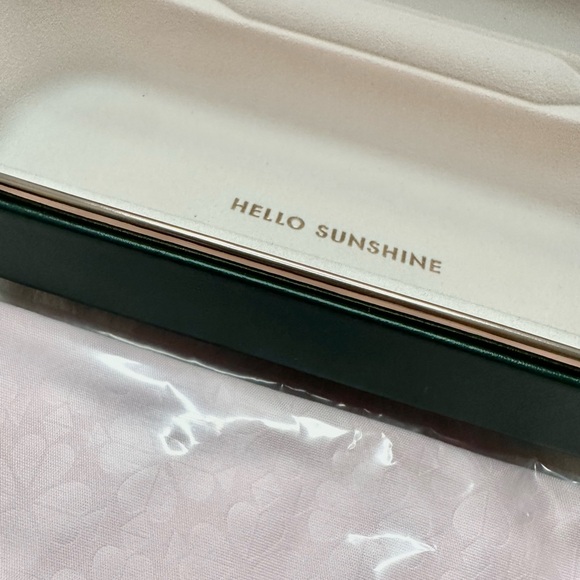 KATE SPADE Womens Sunglasess Case with Cleaning Cloth. (case & cloth only) - Picture 4 of 6